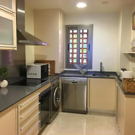 Apartment Spacious 3br In New Golden Mile, Ideal For Families & Long