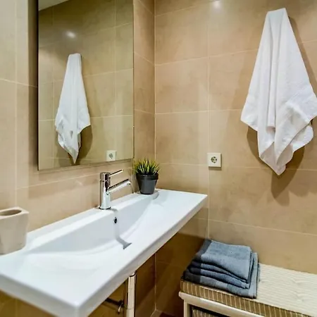 Spacious 3br In New Golden Mile, Ideal For Families & Long * Естепона